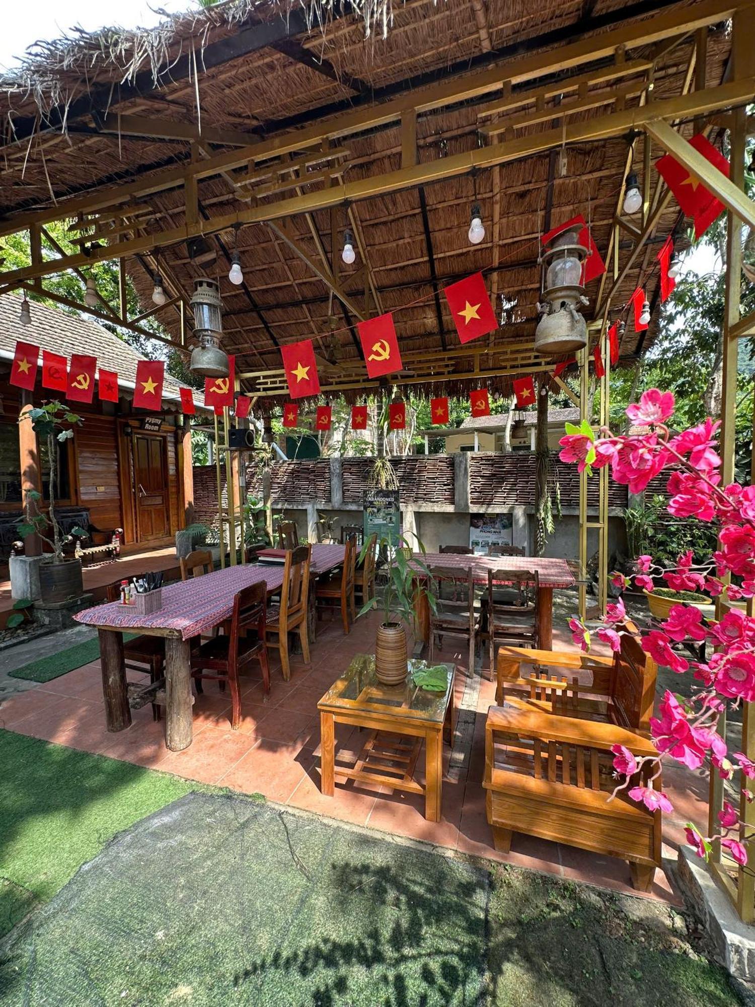 Highway 20 Homestay Фонг Нха Екстериор снимка